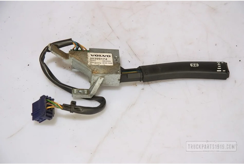Volvo Electrical System Stuurarmschakelaar - Kormányoszlop kapcsoló - Teherautó: 1 kép. Volvo Electrical System Stuurarmschakelaar - Kormányoszlop kapcsoló - Teherautó: 1 kép.