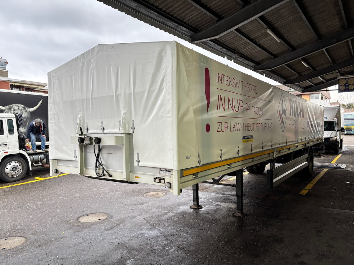 ANDRES SA 9000 - Ponyvás félpótkocsi: 4 kép. ANDRES SA 9000 - Ponyvás félpótkocsi: 4 kép.