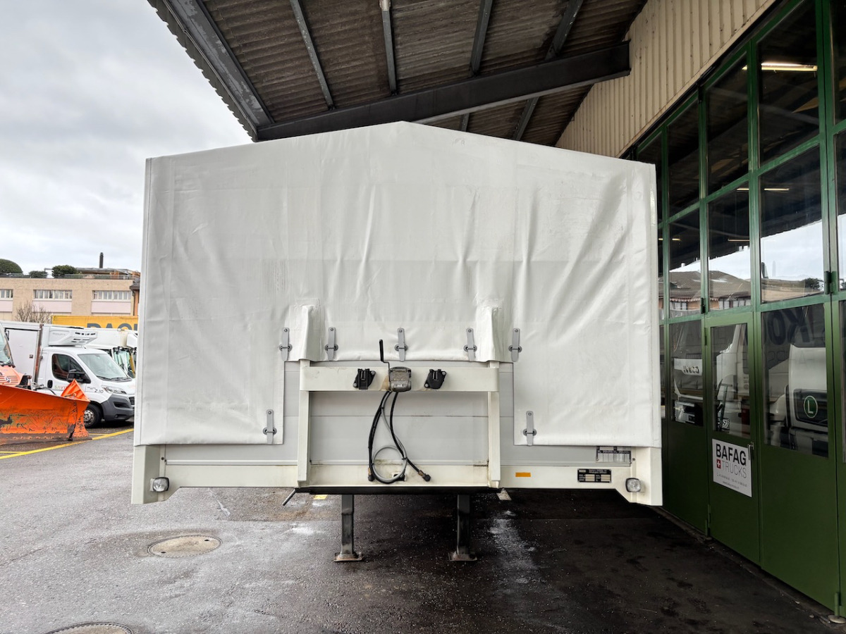 ANDRES SA 9000 - Ponyvás félpótkocsi: 2 kép. ANDRES SA 9000 - Ponyvás félpótkocsi: 2 kép.