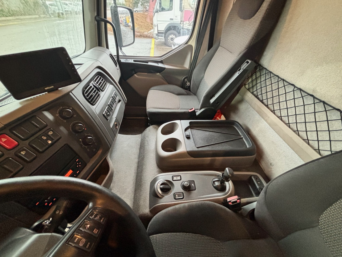 DAF LF 280 - Hűtős teherautó: 5 kép. DAF LF 280 - Hűtős teherautó: 5 kép.