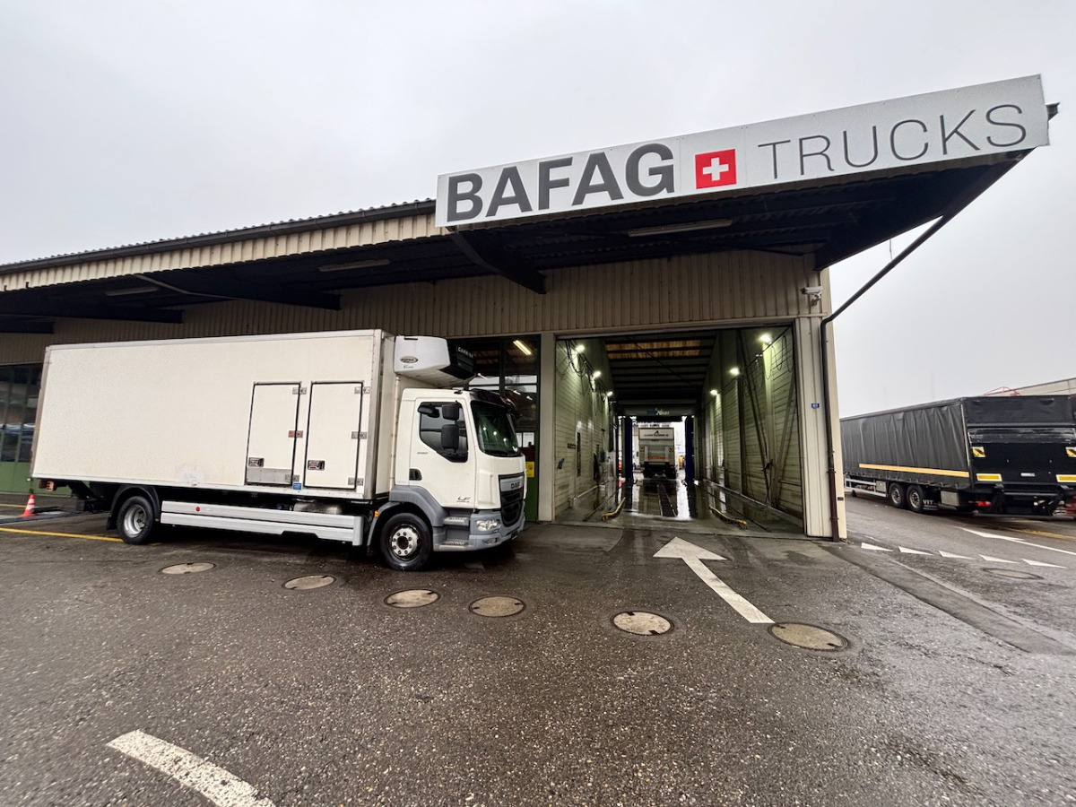 DAF LF 280 - Hűtős teherautó: 2 kép. DAF LF 280 - Hűtős teherautó: 2 kép.