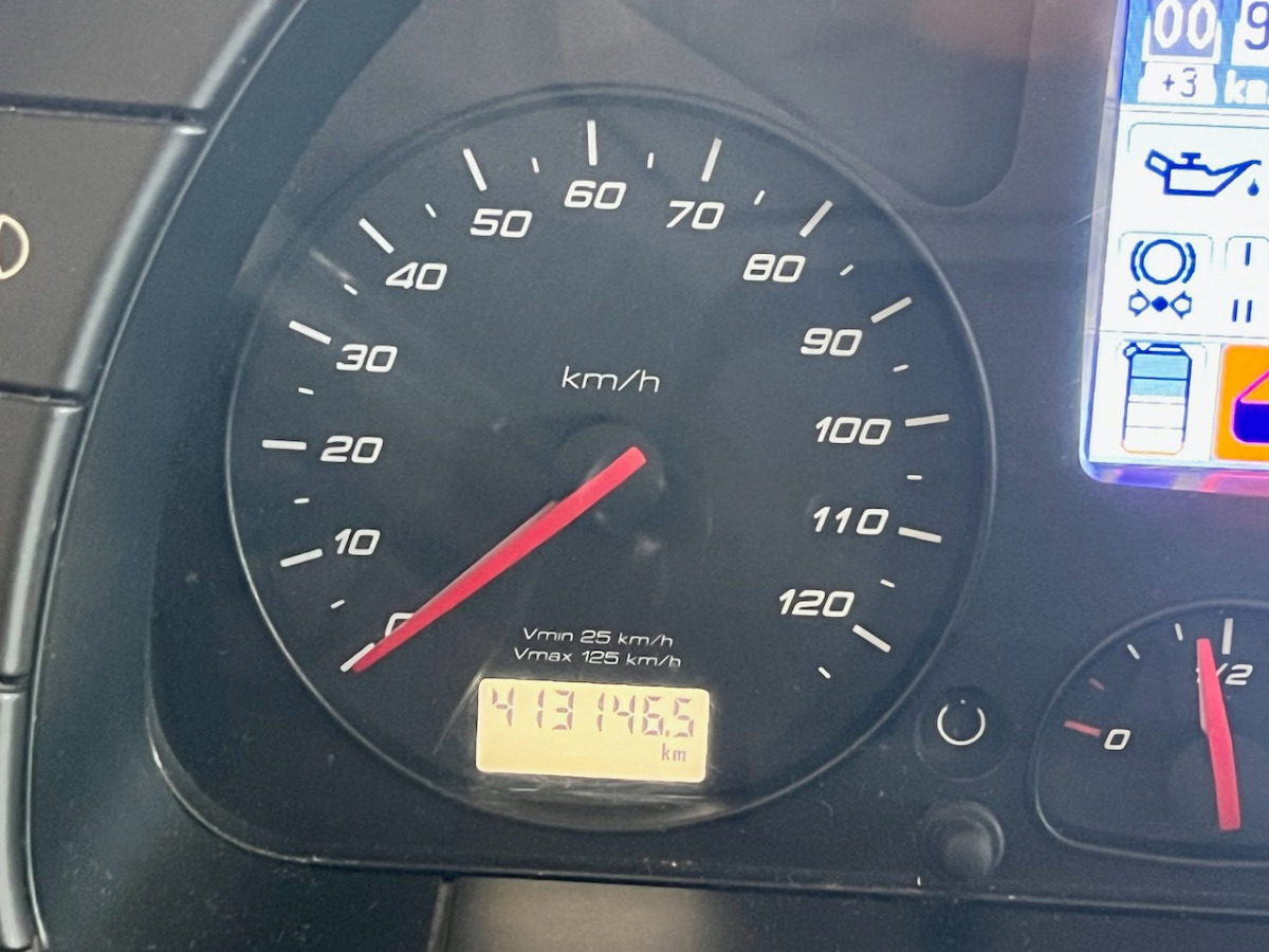 IVECO 260S42 Stralis - Dobozos felépítményű teherautó: 5 kép. IVECO 260S42 Stralis - Dobozos felépítményű teherautó: 5 kép.