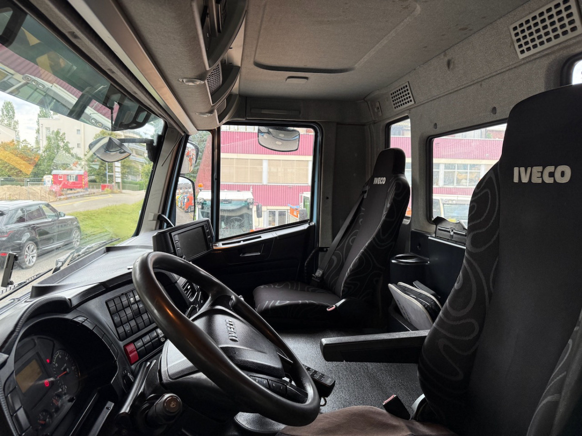 IVECO 340T45 Trakker 8x4 - Horgos rakodó teherautó: 4 kép. IVECO 340T45 Trakker 8x4 - Horgos rakodó teherautó: 4 kép.