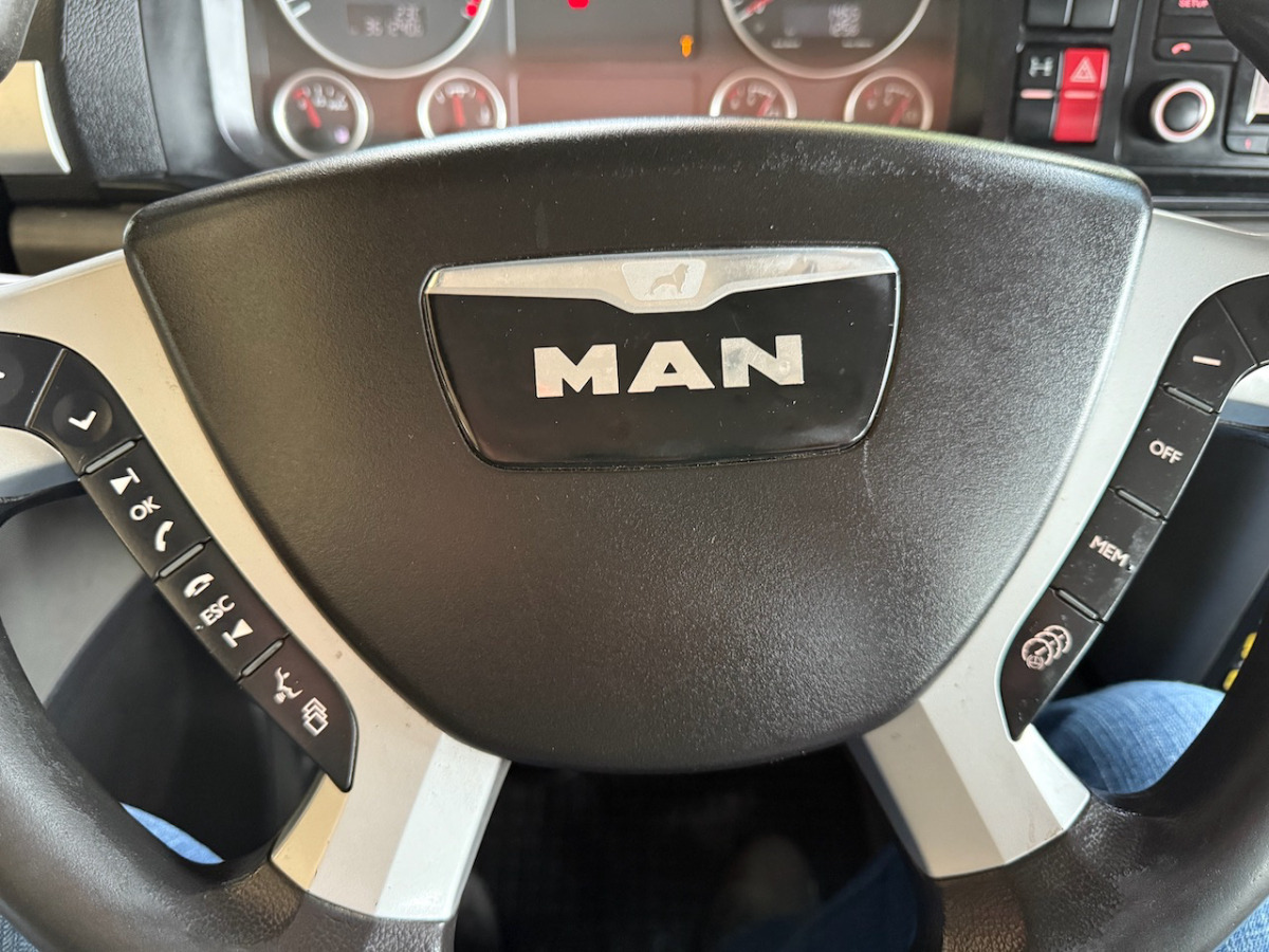 Billenőplatós teherautó MAN TGS 35.480 8x4: 8 kép.
