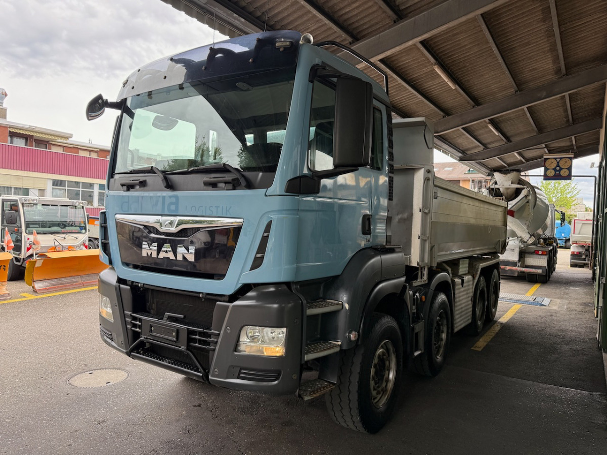 Billenőplatós teherautó MAN TGS 35.480 8x4: 15 kép.