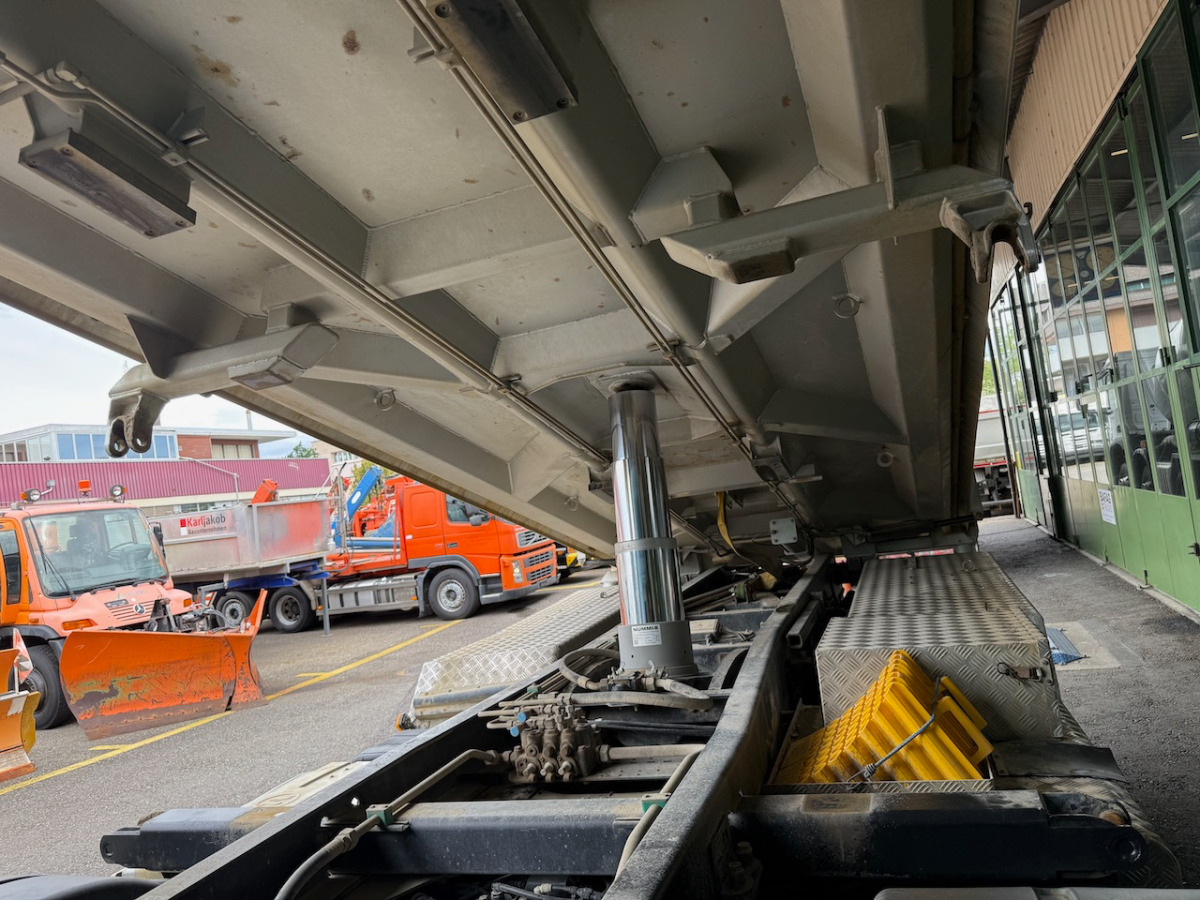 Billenőplatós teherautó MAN TGS 35.480 8x4: 16 kép.