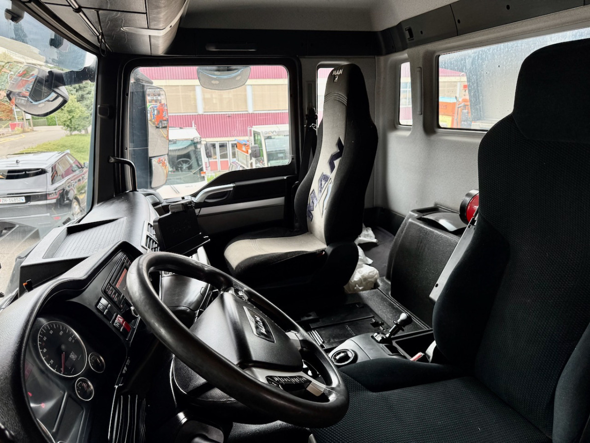 MAN TGS 35.480 8x4 - Billenőplatós teherautó: 3 kép. MAN TGS 35.480 8x4 - Billenőplatós teherautó: 3 kép.