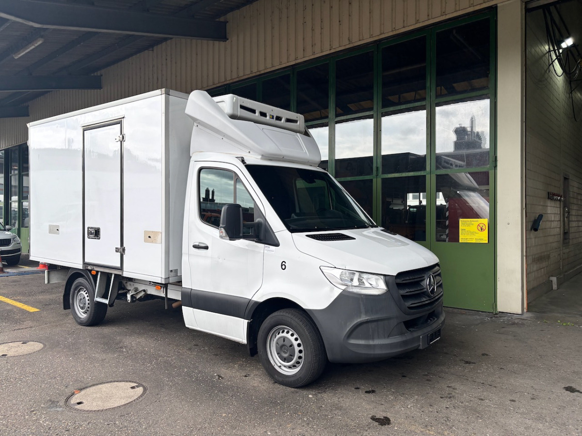 MERCEDES 316 CDI - Hűtős kisteherautó: 1 kép. MERCEDES 316 CDI - Hűtős kisteherautó: 1 kép.