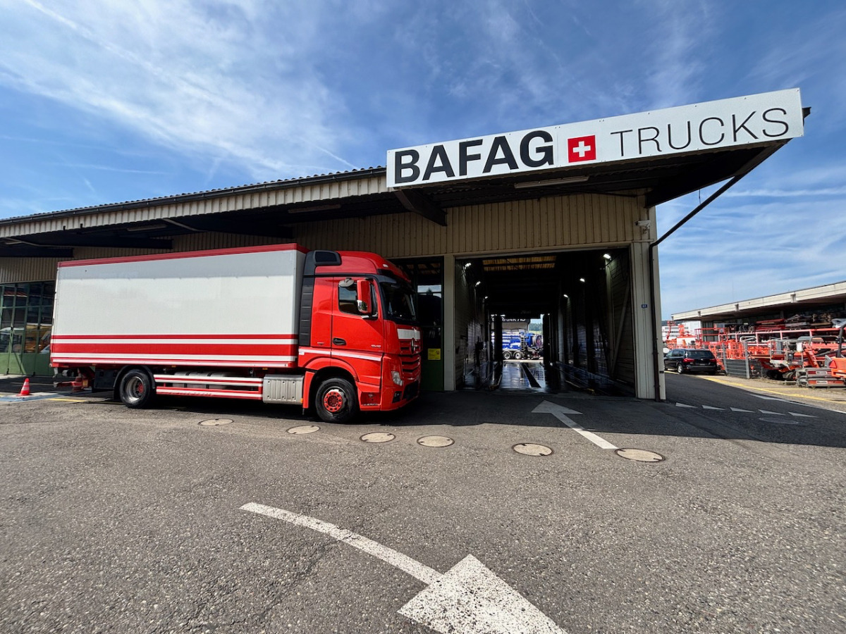 MERCEDES Actros 1848 - Dobozos felépítményű teherautó: 2 kép. MERCEDES Actros 1848 - Dobozos felépítményű teherautó: 2 kép.