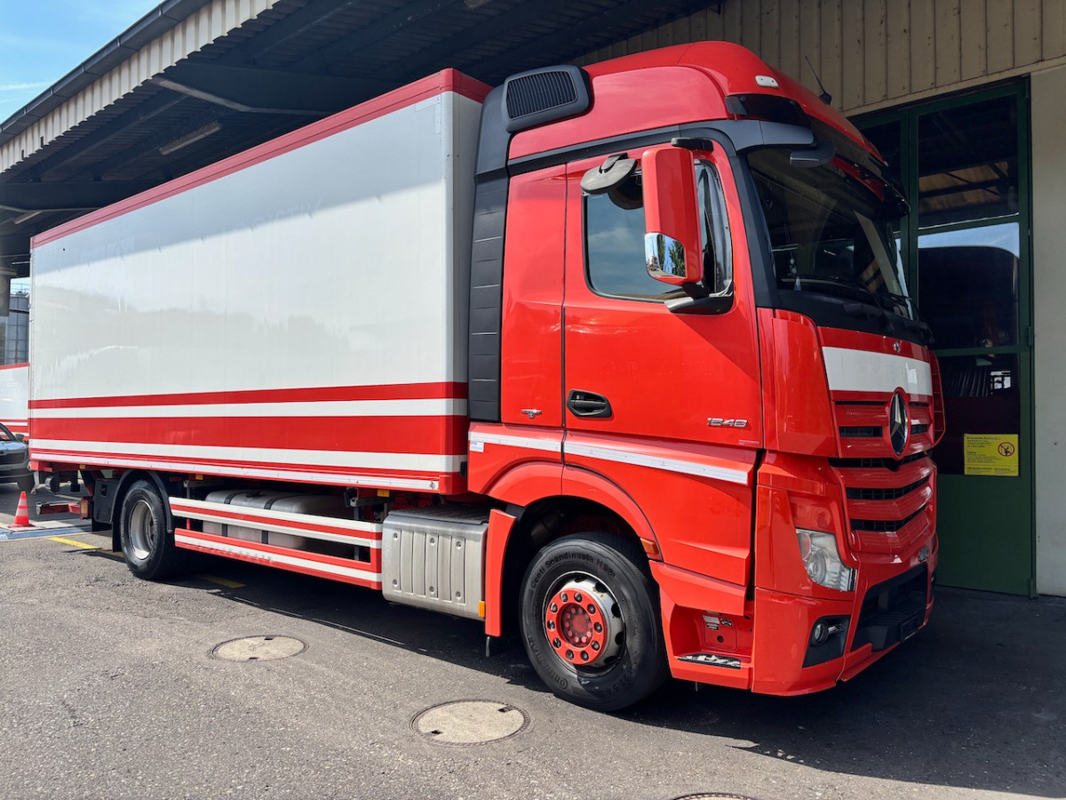 MERCEDES Actros 1848 - Dobozos felépítményű teherautó: 1 kép. MERCEDES Actros 1848 - Dobozos felépítményű teherautó: 1 kép.