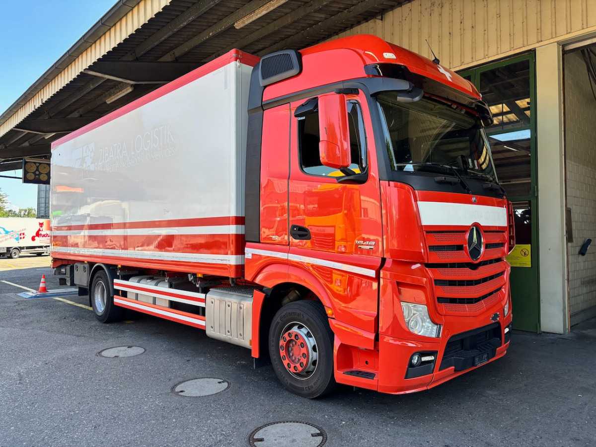 MERCEDES Actros 1848 - Dobozos felépítményű teherautó: 1 kép. MERCEDES Actros 1848 - Dobozos felépítményű teherautó: 1 kép.