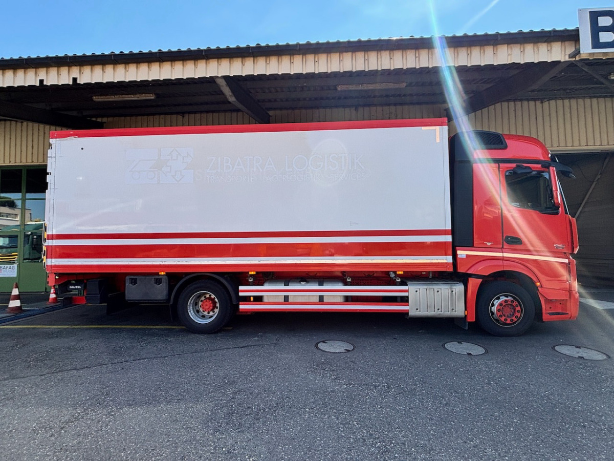 Dobozos felépítményű teherautó MERCEDES Actros 1848: 14 kép.