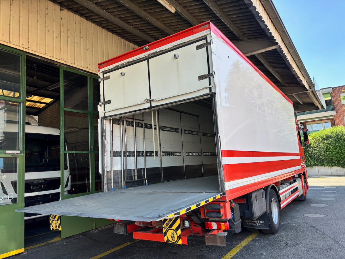 Dobozos felépítményű teherautó MERCEDES Actros 1848: 17 kép.