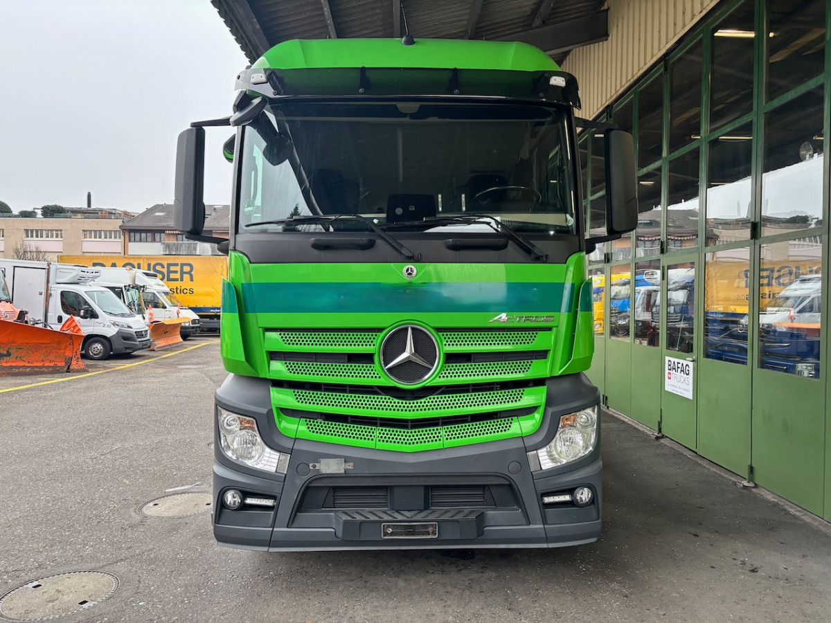 MERCEDES Actros 2543 6x2 - Cserefelépítményes teherautó: 3 kép. MERCEDES Actros 2543 6x2 - Cserefelépítményes teherautó: 3 kép.