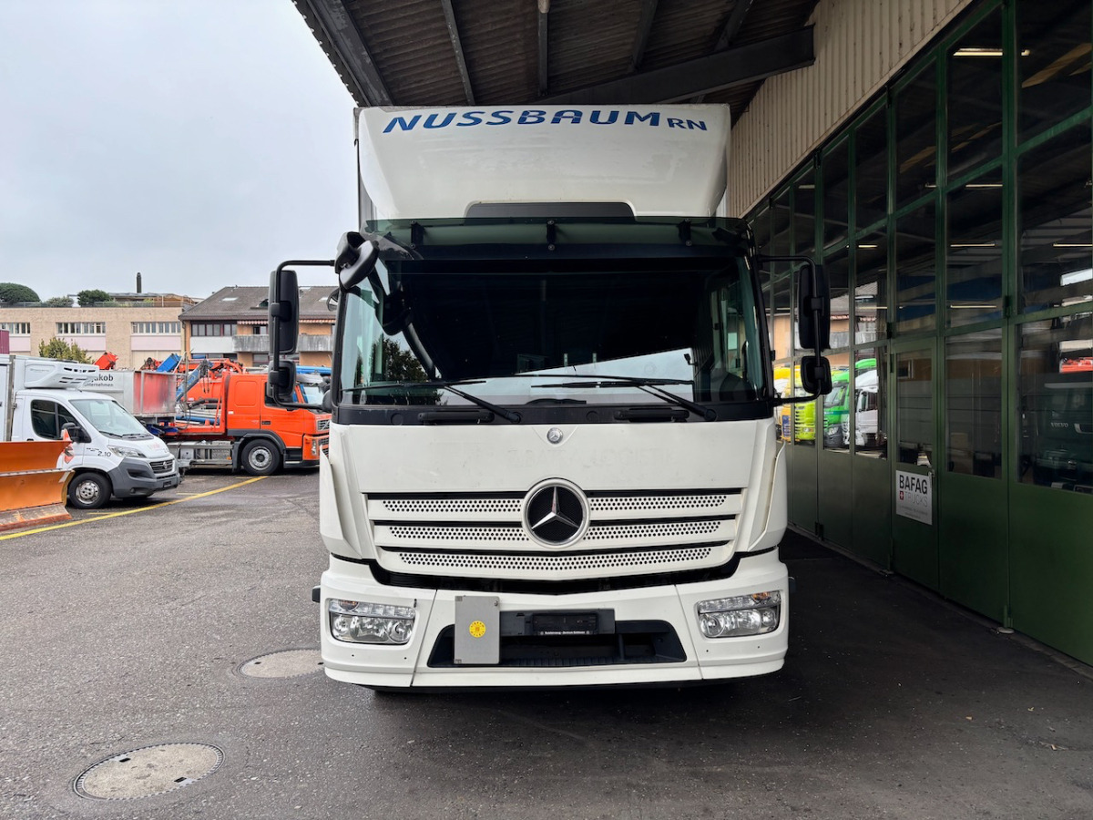 MERCEDES Atego 1530 - Platós teherautó: 3 kép. MERCEDES Atego 1530 - Platós teherautó: 3 kép.