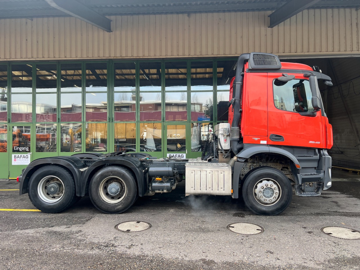 MERCEDES Arocs 2645 - Nyergesvontató: 3 kép. MERCEDES Arocs 2645 - Nyergesvontató: 3 kép.