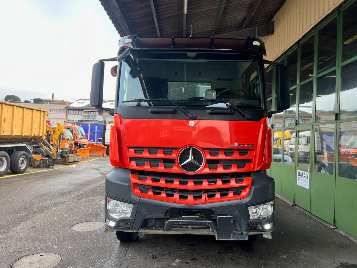 MERCEDES Arocs 2645 - Nyergesvontató: 2 kép. MERCEDES Arocs 2645 - Nyergesvontató: 2 kép.