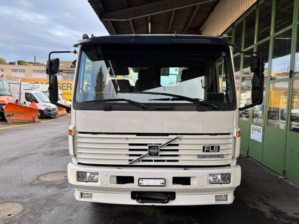 VOLVO FL6H615 - Nyergesvontató: 2 kép. VOLVO FL6H615 - Nyergesvontató: 2 kép.