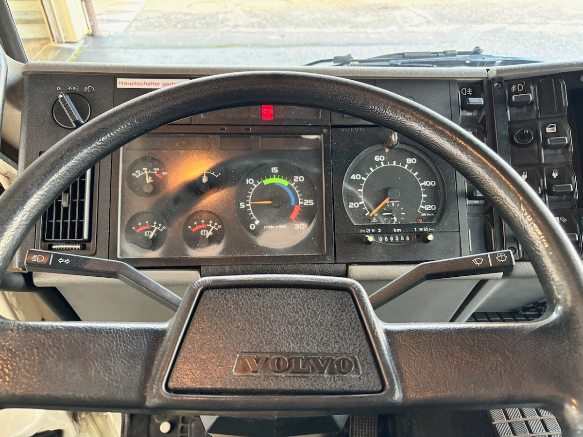 VOLVO FL6H615 - Nyergesvontató: 5 kép. VOLVO FL6H615 - Nyergesvontató: 5 kép.
