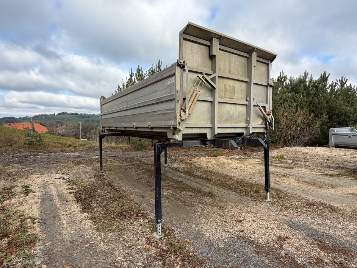 RENAULT C520 8x4 Wechselsystem Siloki + Kipper - Billenőplatós teherautó: 3 kép. RENAULT C520 8x4 Wechselsystem Siloki + Kipper - Billenőplatós teherautó: 3 kép.