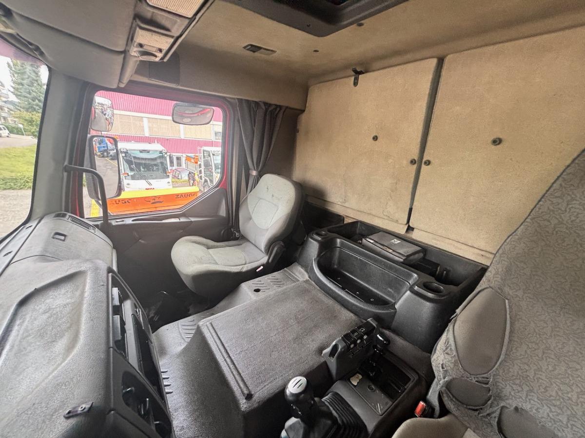 RENAULT Kerax 420DCI 4x4 - Billenőplatós teherautó: 5 kép. RENAULT Kerax 420DCI 4x4 - Billenőplatós teherautó: 5 kép.