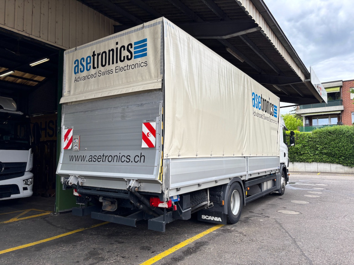 Ponyvás teherautó SCANIA G440: 13 kép.