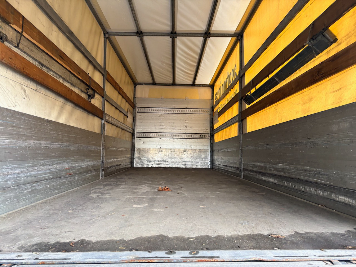 Ponyvás teherautó SCANIA G440: 17 kép.