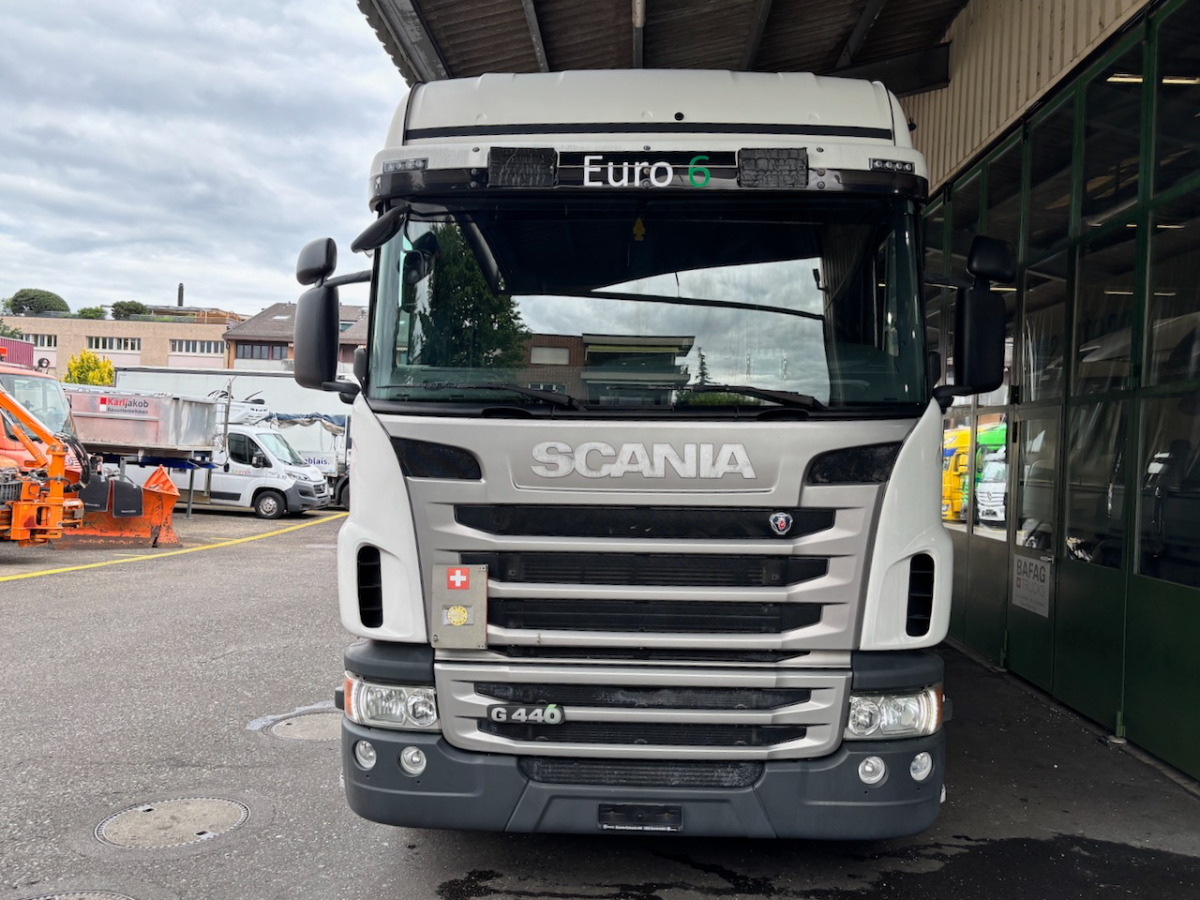 SCANIA G440 - Ponyvás teherautó: 3 kép. SCANIA G440 - Ponyvás teherautó: 3 kép.
