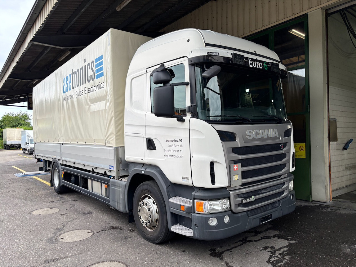 SCANIA G440 - Ponyvás teherautó: 1 kép. SCANIA G440 - Ponyvás teherautó: 1 kép.
