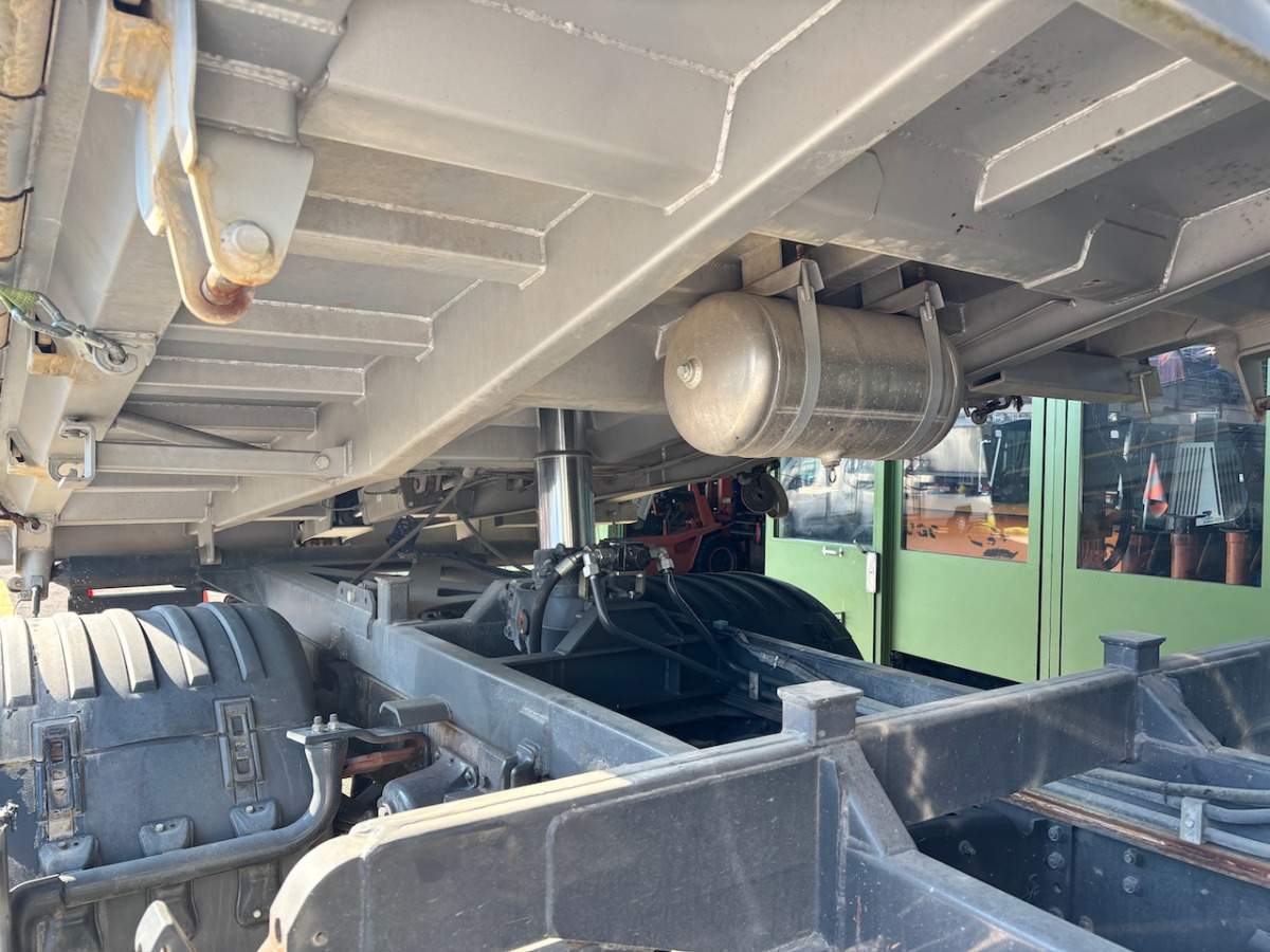 SCANIA R 380 CB4x2 - Billenőplatós teherautó: 5 kép. SCANIA R 380 CB4x2 - Billenőplatós teherautó: 5 kép.