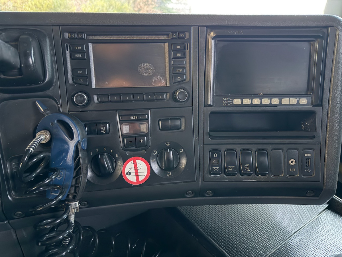 Horgos rakodó teherautó SCANIA R450: 6 kép.