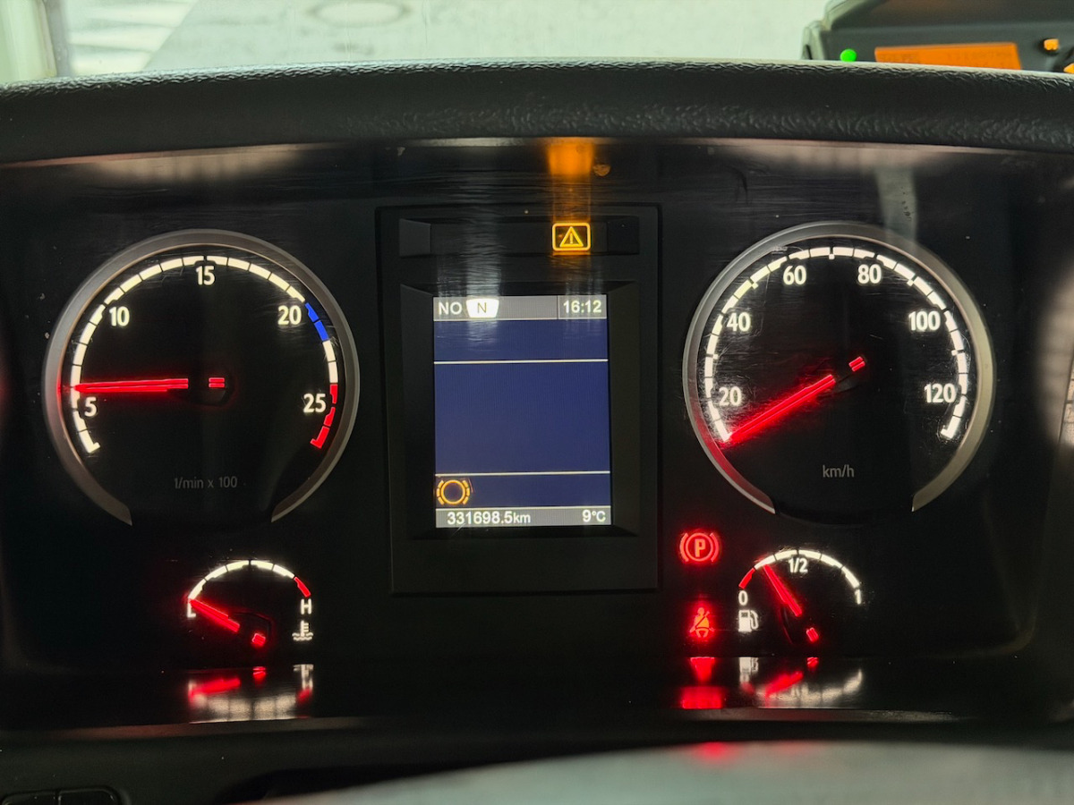 Horgos rakodó teherautó SCANIA R450: 7 kép.