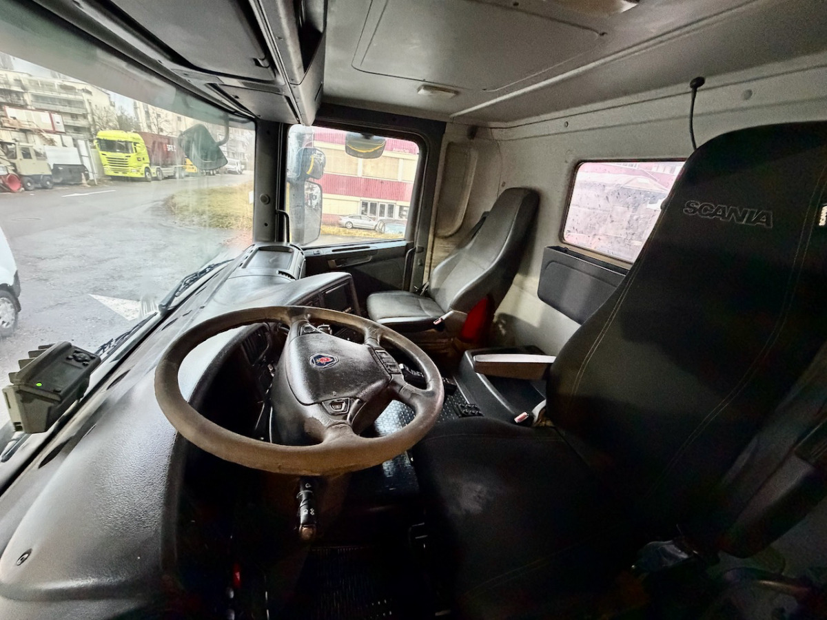SCANIA R450 - Horgos rakodó teherautó: 4 kép. SCANIA R450 - Horgos rakodó teherautó: 4 kép.