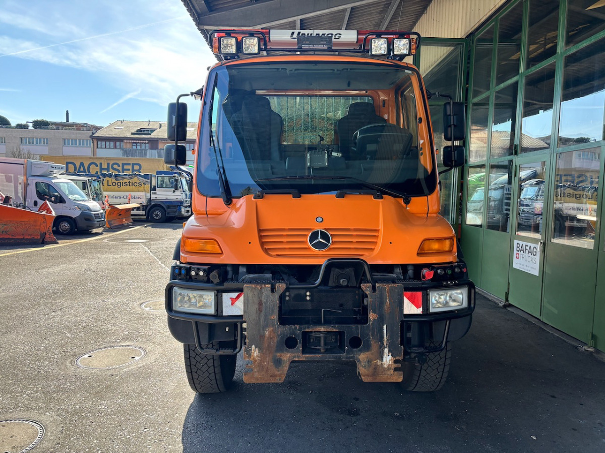 UNIMOG U400 - Billenőplatós teherautó: 3 kép. UNIMOG U400 - Billenőplatós teherautó: 3 kép.