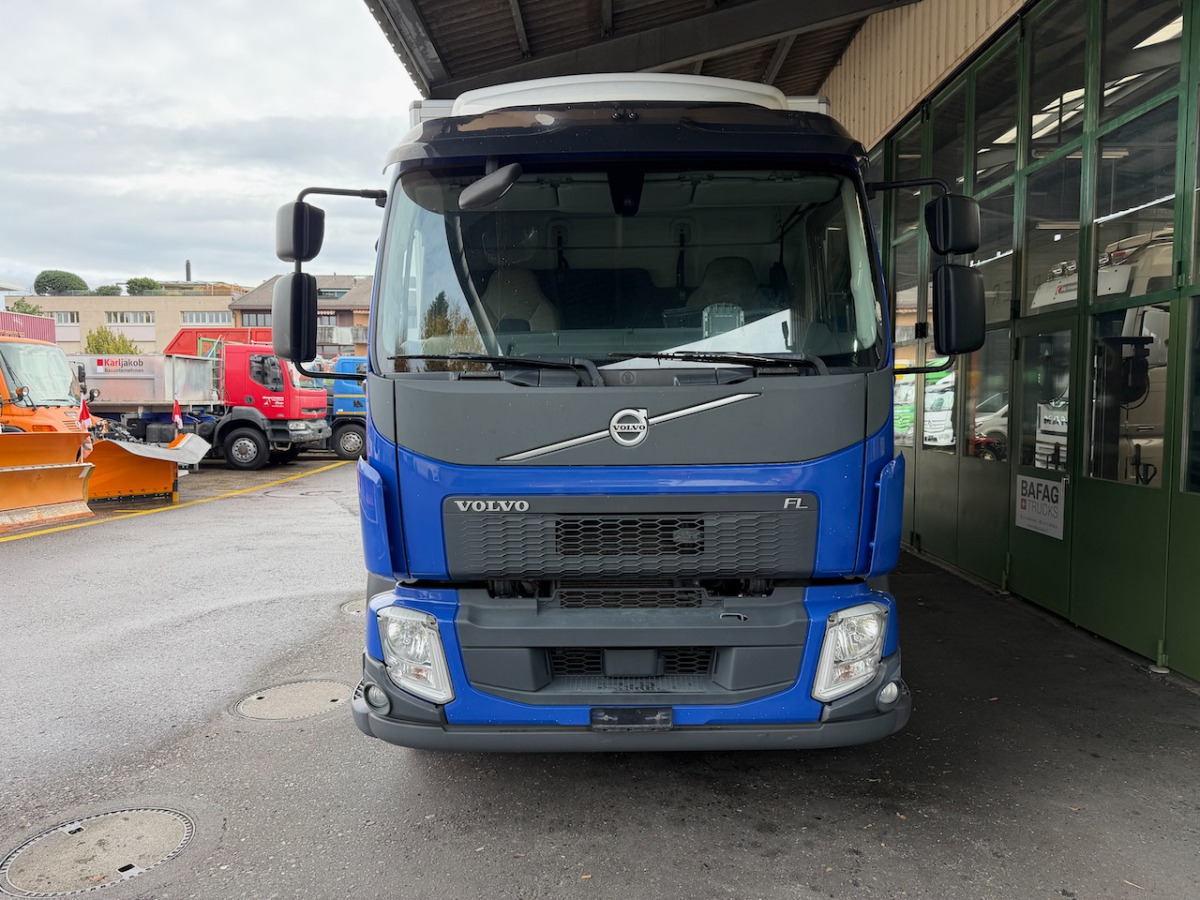 VOLVO FL-280 4x2R - Dobozos felépítményű teherautó: 3 kép. VOLVO FL-280 4x2R - Dobozos felépítményű teherautó: 3 kép.