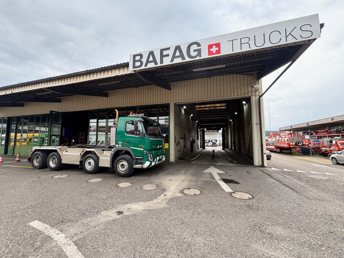 VOLVO FMX-500 8x4R - Horgos rakodó teherautó: 2 kép. VOLVO FMX-500 8x4R - Horgos rakodó teherautó: 2 kép.