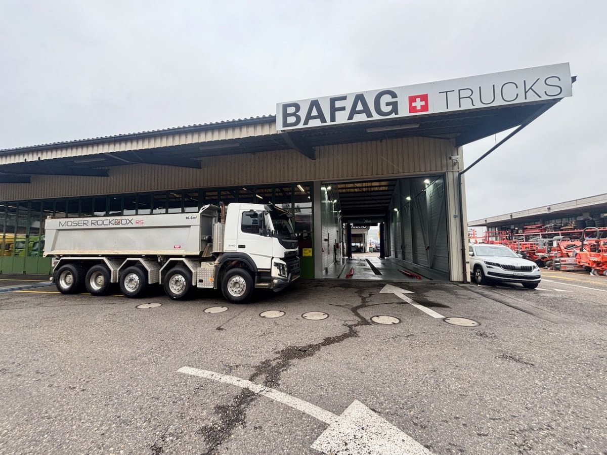 VOLVO FMX-540 10x4R - Billenőplatós teherautó: 2 kép. VOLVO FMX-540 10x4R - Billenőplatós teherautó: 2 kép.