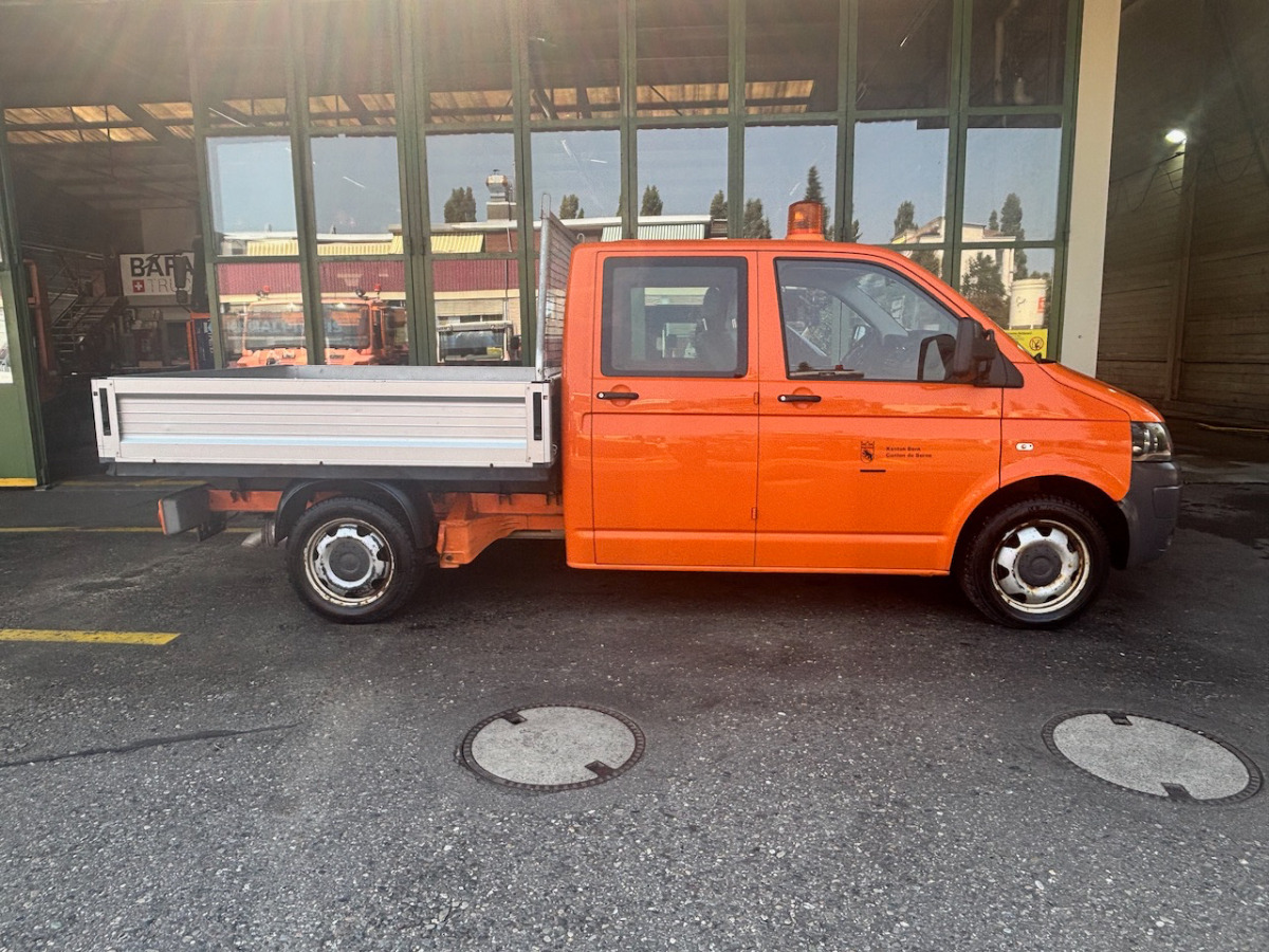 VW T5 Transporter - Platós kisteherautó: 4 kép. VW T5 Transporter - Platós kisteherautó: 4 kép.