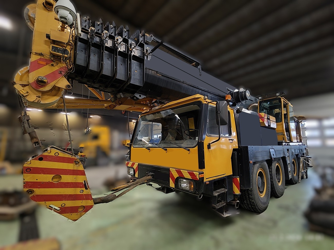 Liebherr LTM 1090/2 - Autódaru: 1 kép. Liebherr LTM 1090/2 - Autódaru: 1 kép.