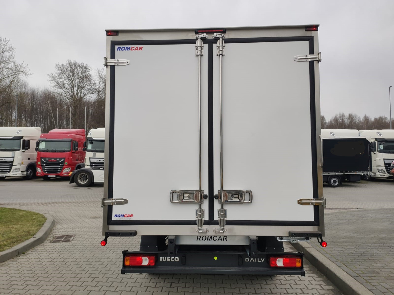 Iveco Daily 35C18 Tiefkühlkoffer -20°C - Hűtős kisteherautó: 3 kép. Iveco Daily 35C18 Tiefkühlkoffer -20°C - Hűtős kisteherautó: 3 kép.