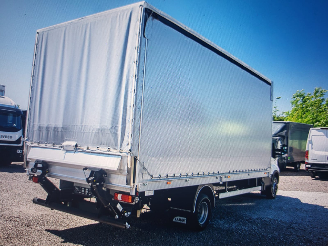 Iveco Daily 70 C18 Pritsche-Plane BÃR - Ponyvás kisteherautó: 2 kép. Iveco Daily 70 C18 Pritsche-Plane BÃR - Ponyvás kisteherautó: 2 kép.