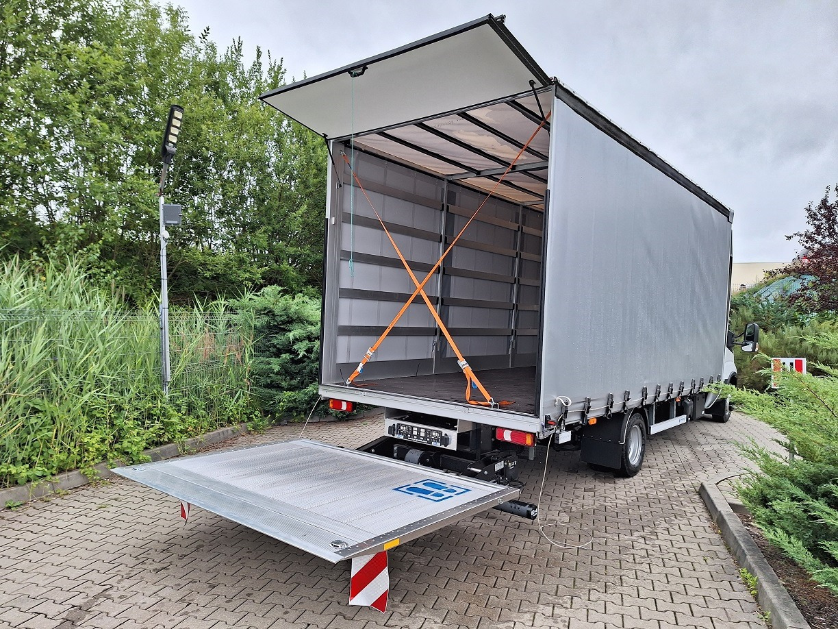 Iveco Daily 70C18A8 Backsleeper BÄR - Ponyvás kisteherautó: 5 kép. Iveco Daily 70C18A8 Backsleeper BÄR - Ponyvás kisteherautó: 5 kép.