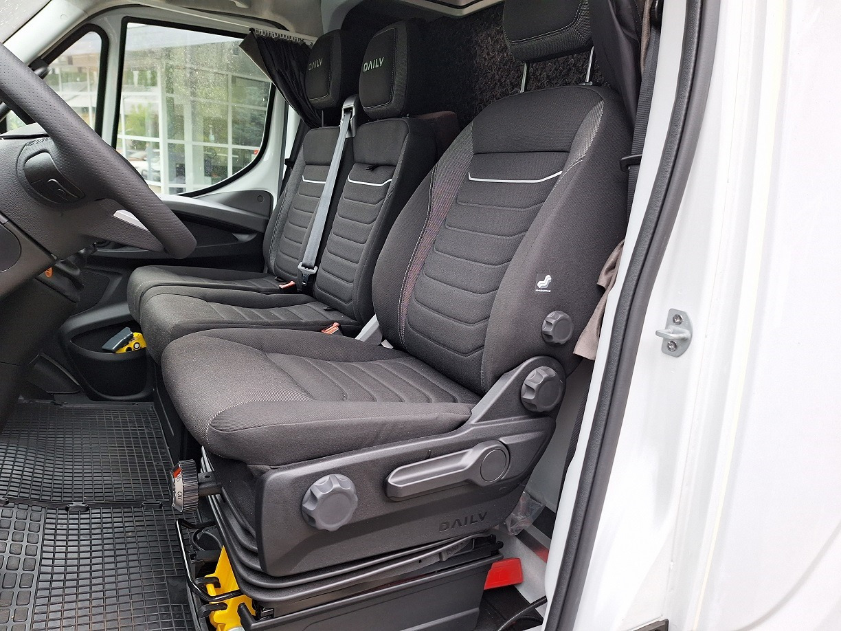 Iveco Daily 70C18A8 Backsleeper BÄR - Ponyvás kisteherautó: 3 kép. Iveco Daily 70C18A8 Backsleeper BÄR - Ponyvás kisteherautó: 3 kép.