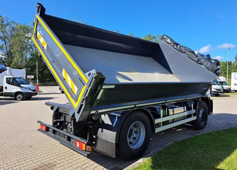 Iveco EUROCARGO ML180E28/P 3-Seiten Kipper 4x2 - Billenőplatós teherautó: 3 kép. Iveco EUROCARGO ML180E28/P 3-Seiten Kipper 4x2 - Billenőplatós teherautó: 3 kép.