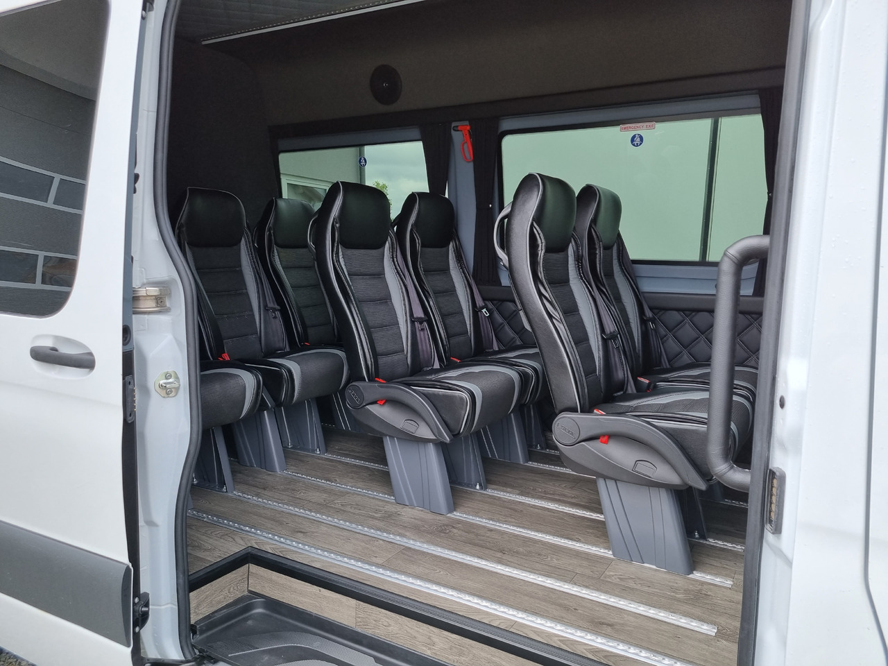 Mercedes 319 L3H2 9-Sitzer - Duplakabinos kisteherautó: 1 kép. Mercedes 319 L3H2 9-Sitzer - Duplakabinos kisteherautó: 1 kép.