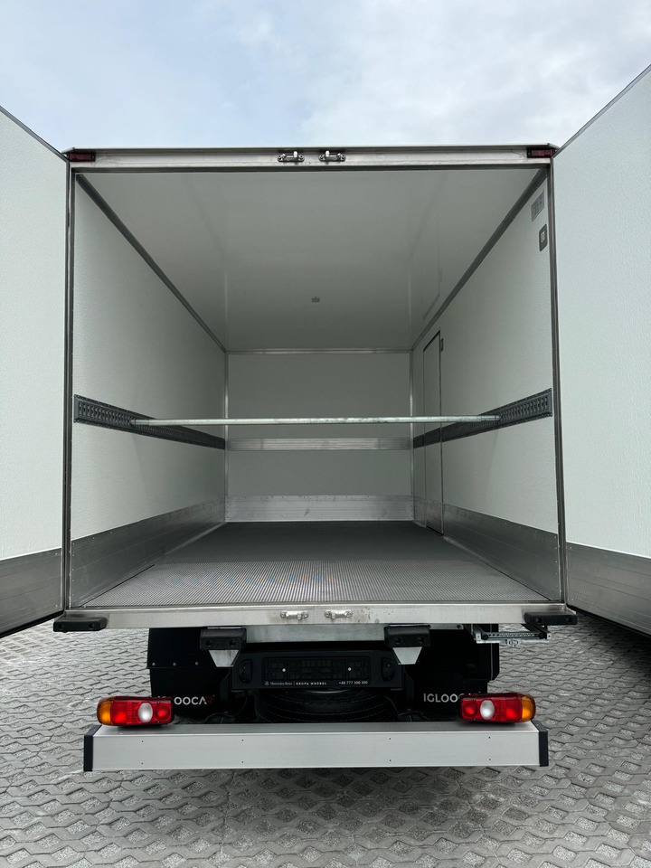 Mitsubishi Canter FUSO 70C18 Isotherm Koffer - Hőszigetelt teherautó: 1 kép. Mitsubishi Canter FUSO 70C18 Isotherm Koffer - Hőszigetelt teherautó: 1 kép.