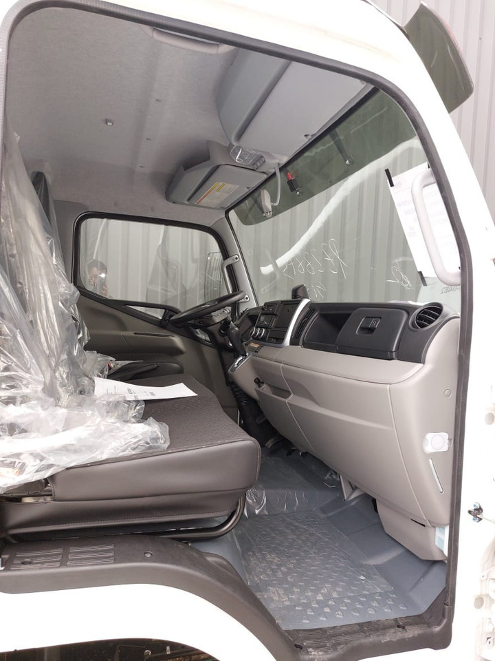 Mitsubishi Canter FUSO 70C18 Isotherm Koffer - Hőszigetelt teherautó: 5 kép. Mitsubishi Canter FUSO 70C18 Isotherm Koffer - Hőszigetelt teherautó: 5 kép.