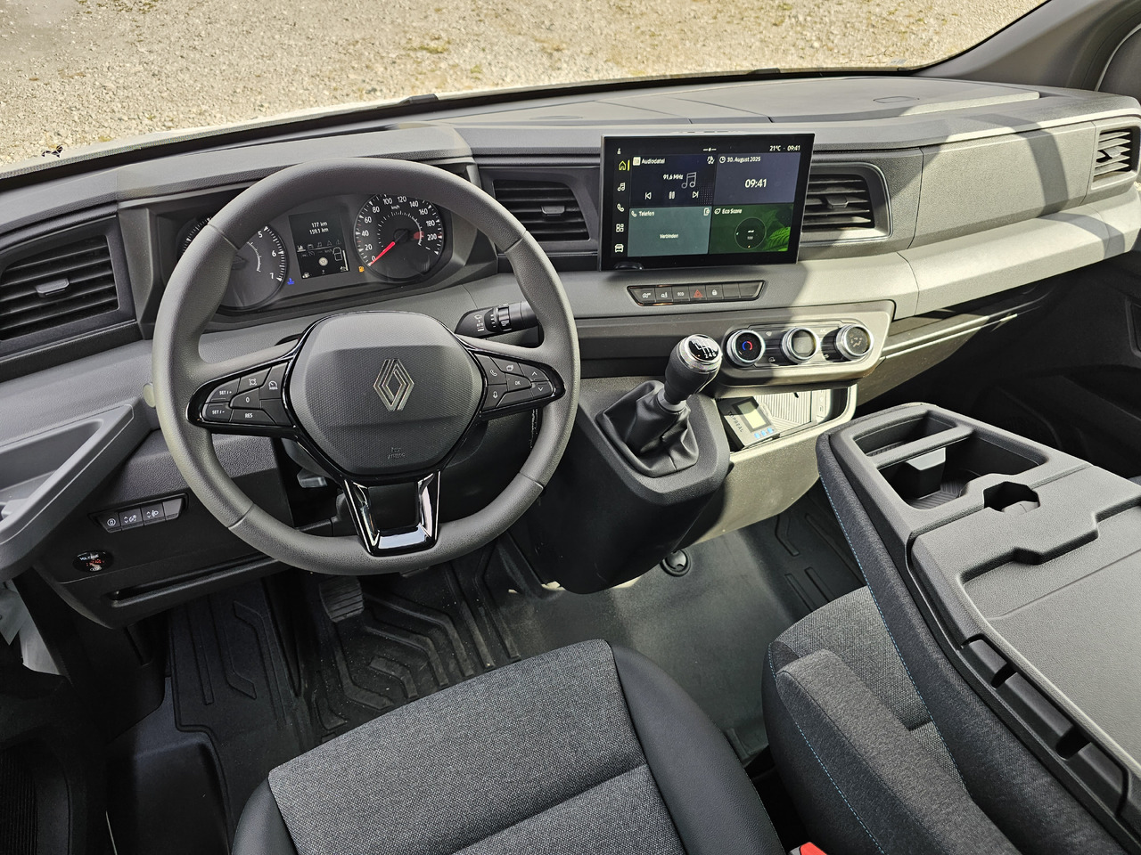 Renault Master 170 Leichtbaukoffer - Dobozos kisteherautó: 3 kép. Renault Master 170 Leichtbaukoffer - Dobozos kisteherautó: 3 kép.