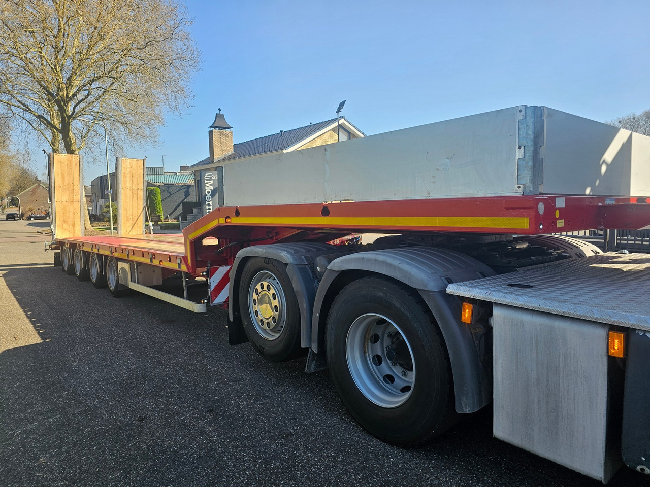 Hangler SVS-H 580 Semie Lowloader - Félpótkocsi mélybölcsős: 3 kép. Hangler SVS-H 580 Semie Lowloader - Félpótkocsi mélybölcsős: 3 kép.