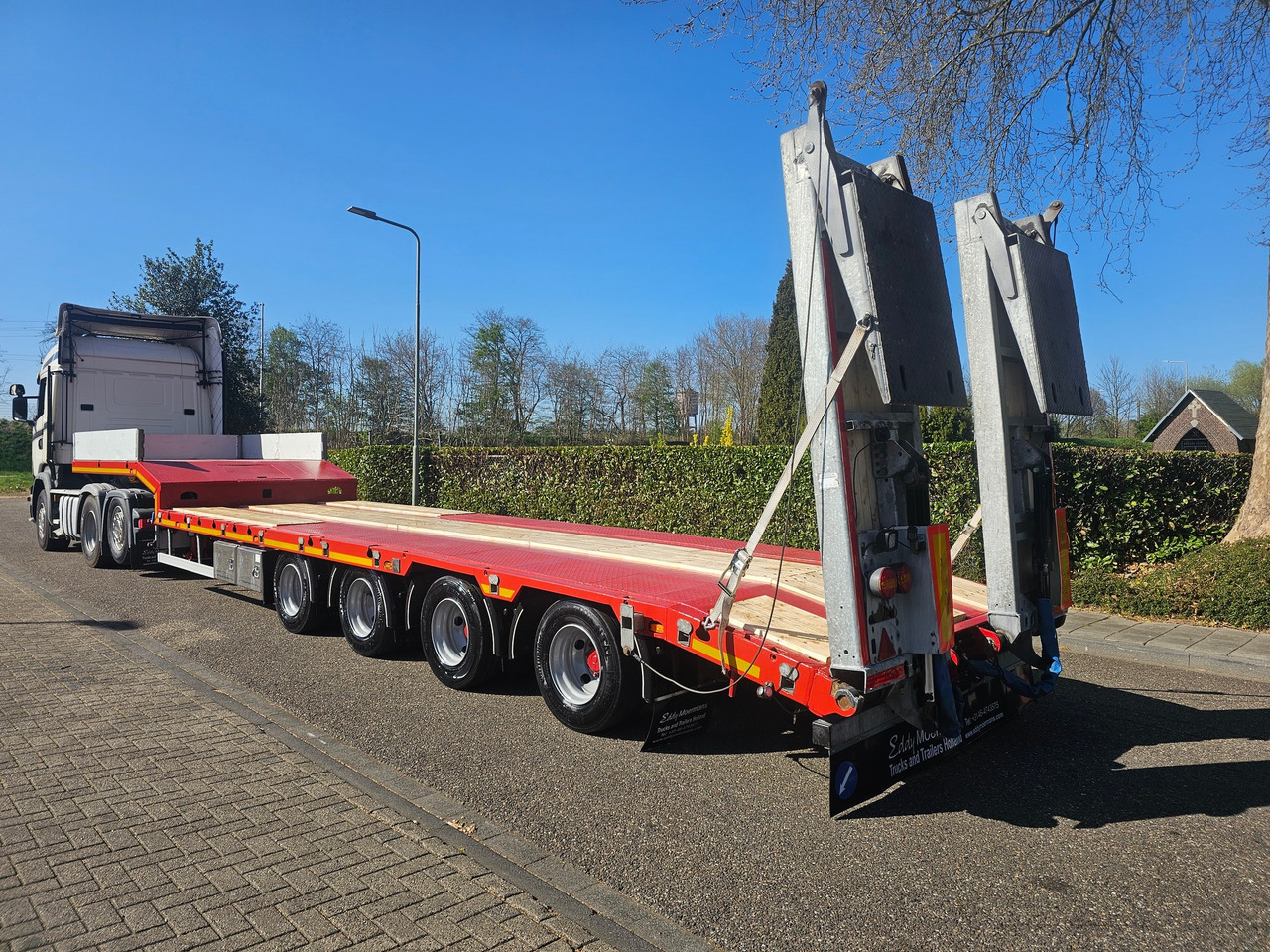 Hangler SVS-H 580 Semie Lowloader - Félpótkocsi mélybölcsős: 2 kép. Hangler SVS-H 580 Semie Lowloader - Félpótkocsi mélybölcsős: 2 kép.
